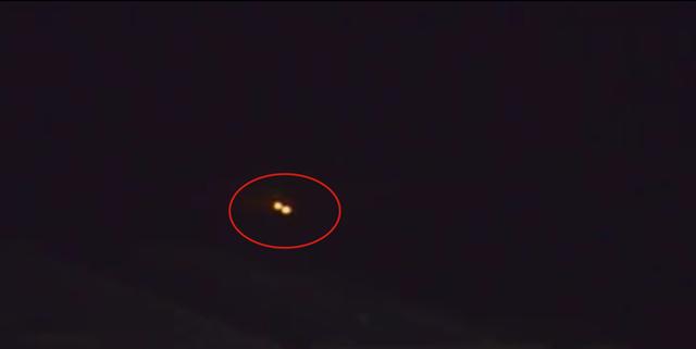 51区上空连续两天出现发光UFO，民众怀疑美军隐瞒外星秘密277 / 作者:BIGBON / 帖子ID:50874