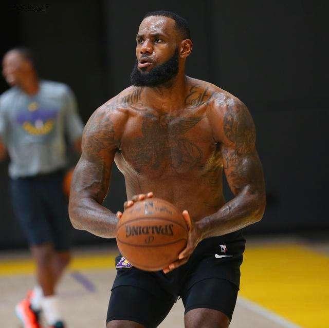 NBA拥有“外星人”身体5大球星，奥尼尔的膝盖 博班的手掌368 / 作者:vooper / 帖子ID:50877