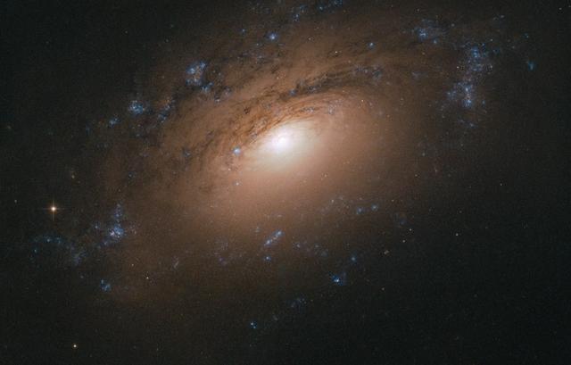 1分钟带你遨游3个星系，看了照片后感慨宇宙真神奇692 / 作者:印度大拿 / 帖子ID:50925