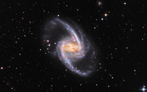 大美“棒旋星系”：炫似光影涡旋 耀如银蛇舞动(图)981 / 作者:印度大拿 / 帖子ID:51994