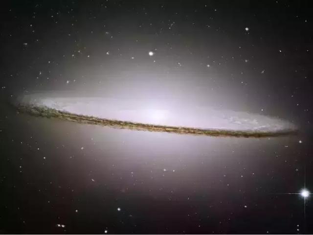 奇幻的太空圆盘：草帽星系546 / 作者:CCouQPvx / 帖子ID:52000