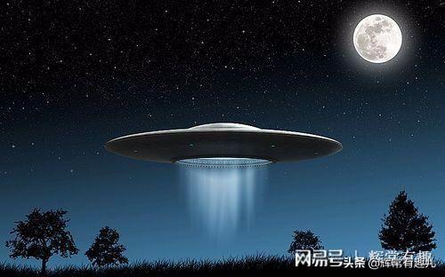 夜晚天空闪闪发光的飞行体，又被认为不明飞行物，有人猜是无人机658 / 作者:静静的读你 / 帖子ID:52077