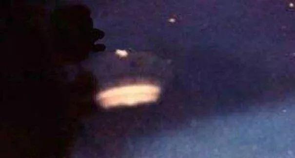 美国军方记录UFO事件遭曝光轰动世界（图文）672 / 作者:LLL_111 / 帖子ID:52087