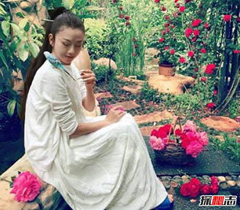 杨丽萍吃饭都要人喂？真相是什么144 / 作者:网上的人生 / 帖子ID:52861
