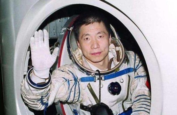 为什么杨利伟要带枪进太空？不是防备外星人，竟因为这个363 / 作者:就放荡不羁就h / 帖子ID:53385