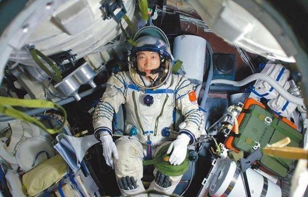 为什么杨利伟要带枪进太空？不是防备外星人，竟因为这个146 / 作者:就放荡不羁就h / 帖子ID:53385