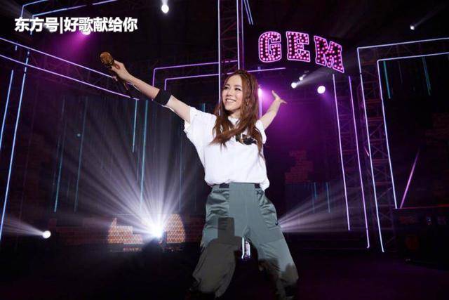 “巨肺天后”不会穿搭掉进时尚黑洞？如今绽放光芒实现华丽蜕变！701 / 作者:更强 / 帖子ID:53716