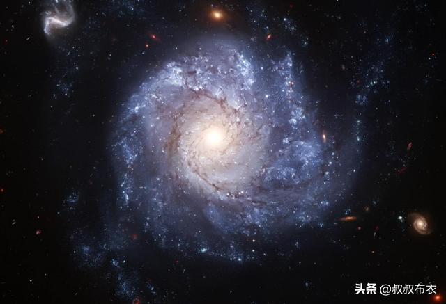 科学家发现，宇宙或是一粒被放大的原子，人类或许早已暴露696 / 作者:李志敏 / 帖子ID:53733