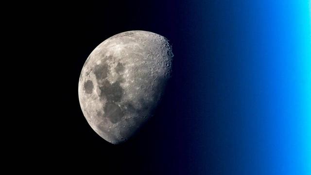 月球是如何“悬浮”在宇宙中的？241 / 作者:安静的小女子 / 帖子ID:54282