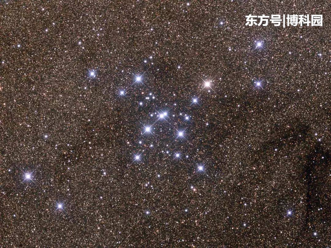 这个球状星团，距离银河系中心只有2280光年87 / 作者:28587186 / 帖子ID:54741