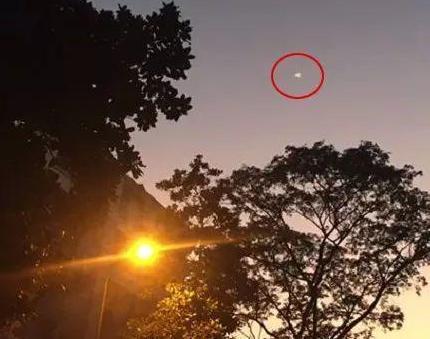 女子拍夕阳拍到不明飞行物！爸爸兴奋大喊：UFO！时隔9年，来了0 / 作者:惜颜705 / 帖子ID:54748