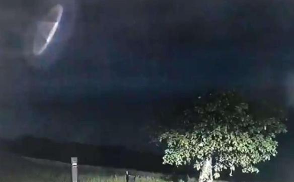 女子拍夕阳拍到不明飞行物！爸爸兴奋大喊：UFO！时隔9年，来了971 / 作者:惜颜705 / 帖子ID:54748