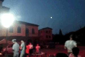 青岛天空惊现不明飞行物，疑似UFO！被不少市民亲眼看到…531 / 作者:凡八哥 / 帖子ID:54834