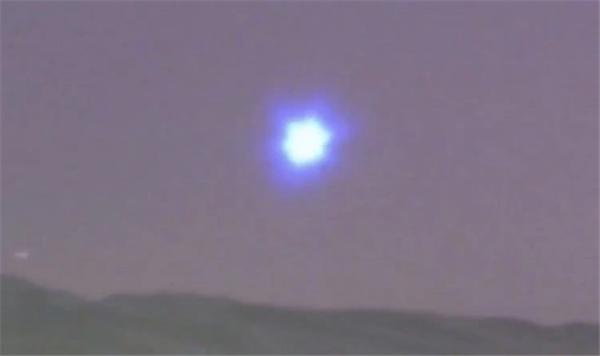 美国上空惊现“UFO”，从深山悄然升空，速度达1600公里每小时760 / 作者:qvoclop / 帖子ID:55847
