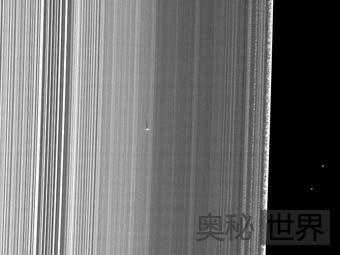卡西尼号拍摄到土星光环中的新卫星592 / 作者:UFO来啦 / 帖子ID:66425 卡西尼号拍摄到土星光环中的新卫星592 / 作者:UFO来啦 / 帖子ID:66425