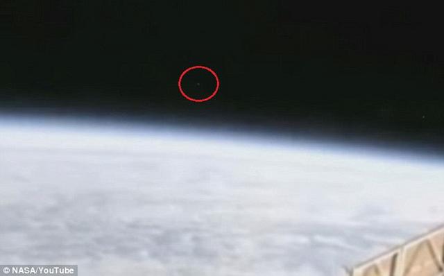 国际空间站拍摄视频中发现神秘UFO622 / 作者:UFO外星人爱好者 / 帖子ID:57244 国际空间站拍摄视频中发现神秘UFO622 / 作者:UFO外星人爱好者 / 帖子ID:57244