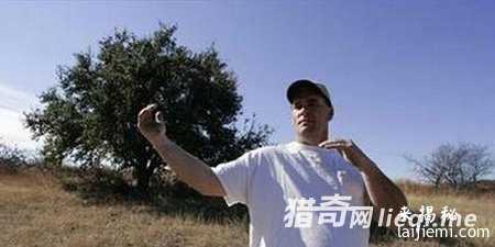 秒杀战斗机！美现1600多米长巨型UFO828 / 作者:UFO外星人爱好者 / 帖子ID:60765