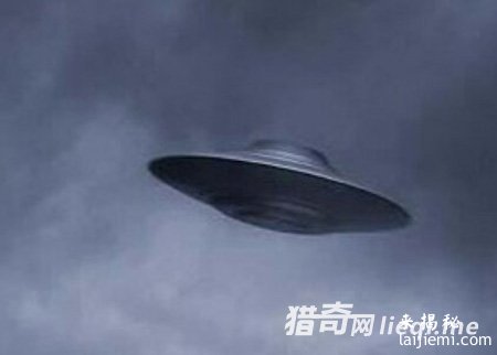 秒杀战斗机！美现1600多米长巨型UFO355 / 作者:UFO外星人爱好者 / 帖子ID:60765