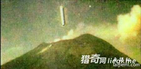 神秘物体坠落：活火山口竟藏UFO基地613 / 作者:UFO外星人爱好者 / 帖子ID:60068