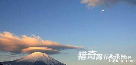 神秘物体坠落：活火山口竟藏UFO基地749 / 作者:UFO外星人爱好者 / 帖子ID:60068