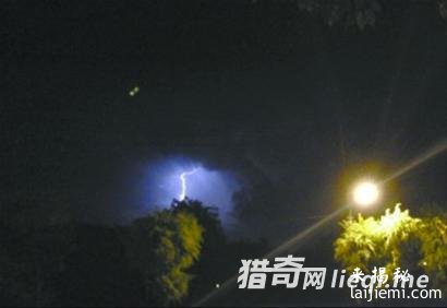 沈阳现“UFO”?专家解释或揭真相787 / 作者:UFO外星人爱好者 / 帖子ID:57293 沈阳现“UFO”?专家解释或揭真相787 / 作者:UFO外星人爱好者 / 帖子ID:57293