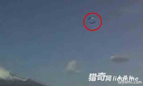 震惊！曝日本富士山现疑似UFO舰队3 / 作者:UFO外星人爱好者 / 帖子ID:57207
