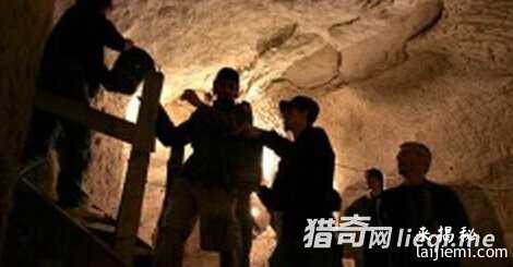 村庄挖出百具外星人遗骸，被埋超500年832 / 作者:UFO来啦 / 帖子ID:61017