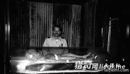 高层封杀：美军曾回收飞碟拘禁外星人787 / 作者:UFO外星人爱好者 / 帖子ID:57590