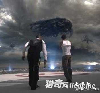 空中屡现神秘光束 恐外星人拿地球实验914 / 作者:UFO外星人爱好者 / 帖子ID:57354