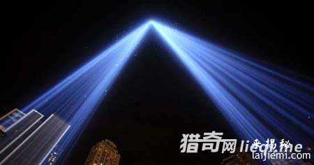 空中屡现神秘光束 恐外星人拿地球实验377 / 作者:UFO外星人爱好者 / 帖子ID:57354