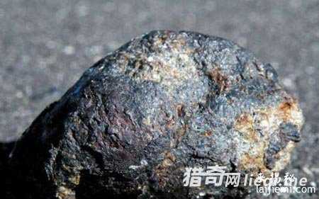 45亿年的古老陨石砸中美国居民屋顶862 / 作者:UFO来啦 / 帖子ID:61256