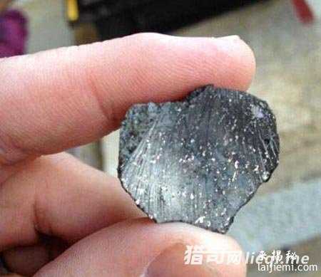 45亿年的古老陨石砸中美国居民屋顶927 / 作者:UFO来啦 / 帖子ID:61256