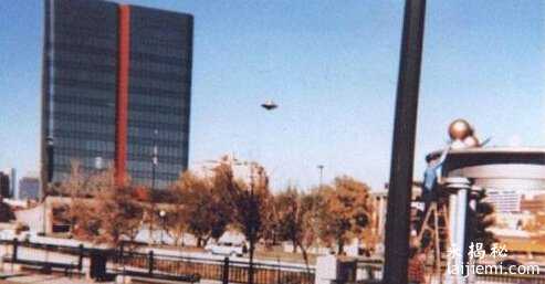 美雇员曝51区地下基地有9架飞碟222 / 作者:UFO外星人爱好者 / 帖子ID:60743