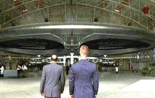 美雇员曝51区地下基地有9架飞碟944 / 作者:UFO外星人爱好者 / 帖子ID:60743