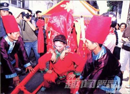 福州一小区建电梯竟挖出千年古墓(图)201 / 作者:UFO来啦 / 帖子ID:65325