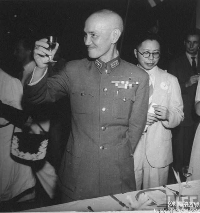 蒋介石在大陆最后一次阅兵：眼噙泪水120 / 作者:UFO来啦 / 帖子ID:65687