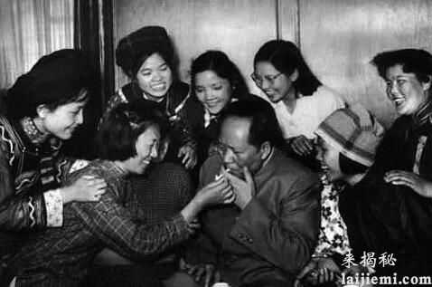 毛泽东为何让开国将军支小床睡他旁边610 / 作者:UFO来啦 / 帖子ID:64557