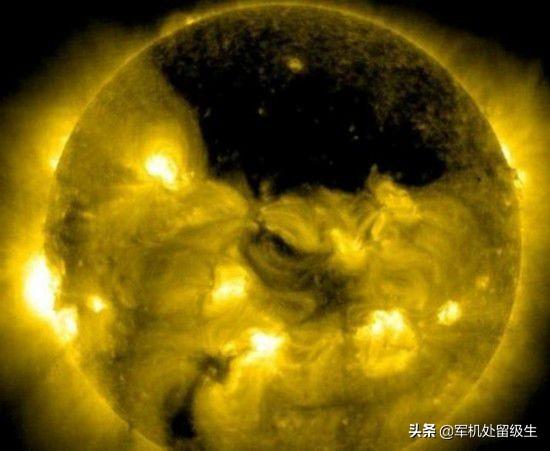 宇宙中的黑洞是如何形成的，它到底是个什么样的存在？502 / 作者:遐错螂渤箔 / 帖子ID:56382