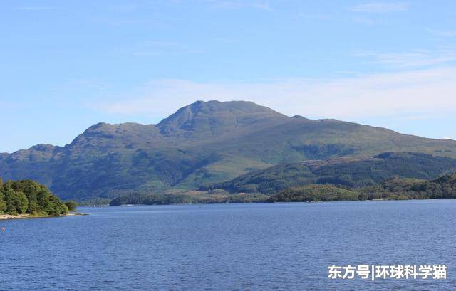 544平方公里大湖现巨型生物，冒出部分高约2米，暂无科学解释960 / 作者:694207667 / 帖子ID:56858