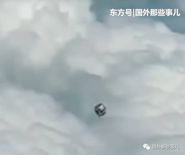 真有外星人？飞行员在高空撞见不明飞行物 黑色呈立方体46 / 作者:123457092 / 帖子ID:56860