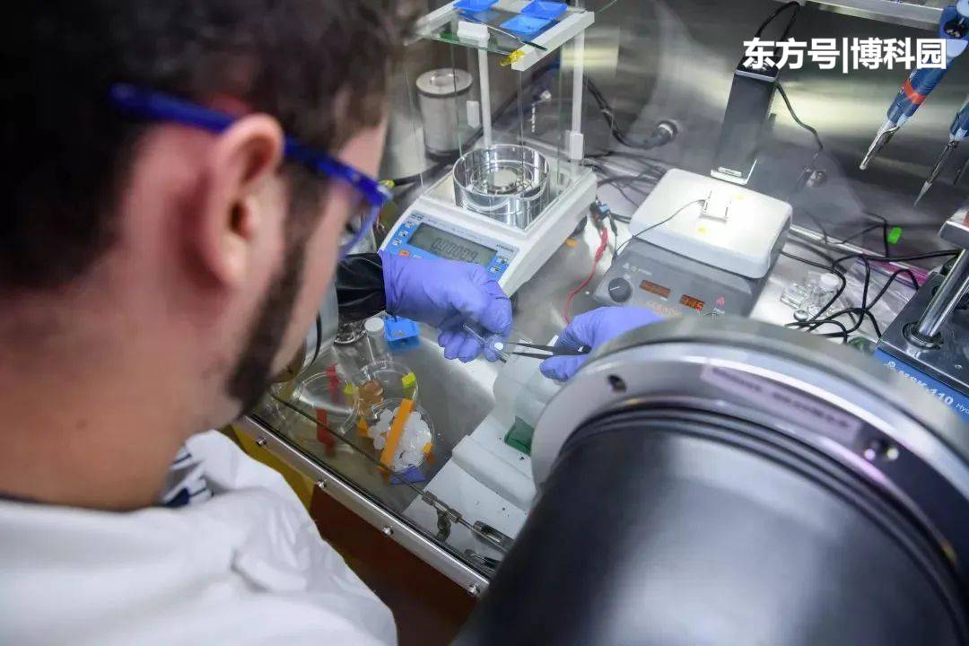 与十亿分之一秒的时间赛跑，终于实现看到单个分子结构的技术！238 / 作者:云山千叠885 / 帖子ID:59174