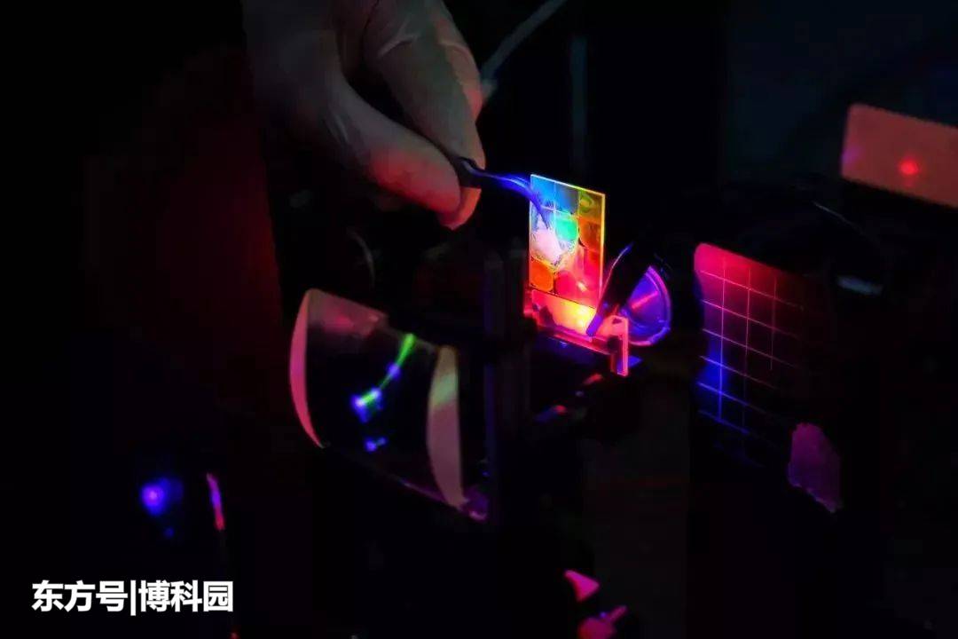 用一滴油，在镜子之间的光子系统中反弹，就揭示了物理学的相变！329 / 作者:xufang1985 / 帖子ID:59730