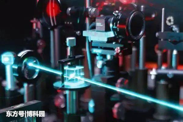 用一滴油，在镜子之间的光子系统中反弹，就揭示了物理学的相变！610 / 作者:xufang1985 / 帖子ID:59730