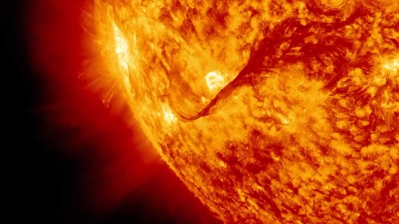 NASA捕捉到「太阳的微笑」，专家警示或有地磁暴袭击地球 ...295 / 作者:手机哈哈 / 帖子ID:96442