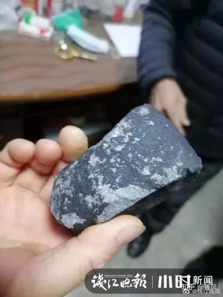 12 月 15 日傍晚杭州多地有人目击，天空有疑似陨石掉落 ...376 / 作者:米哈伊尔叔叔 / 帖子ID:96590