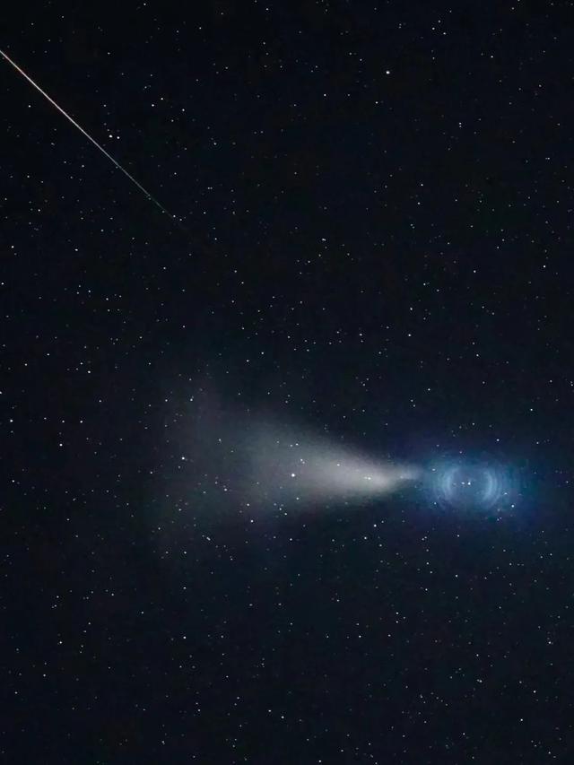 流星夜惊现UFO？！多人拍下神奇瞬间417 / 作者:邓尔岚 / 帖子ID:96688