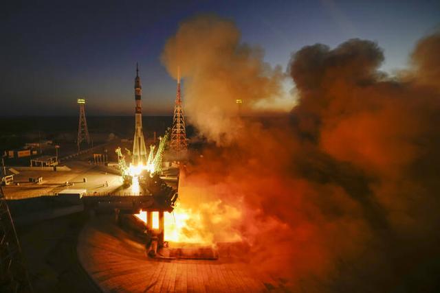 中国再次进行反导试验？新疆夜空出现巨型UFO：究竟是何飞行物？336 / 作者:汪晨霞 / 帖子ID:96710