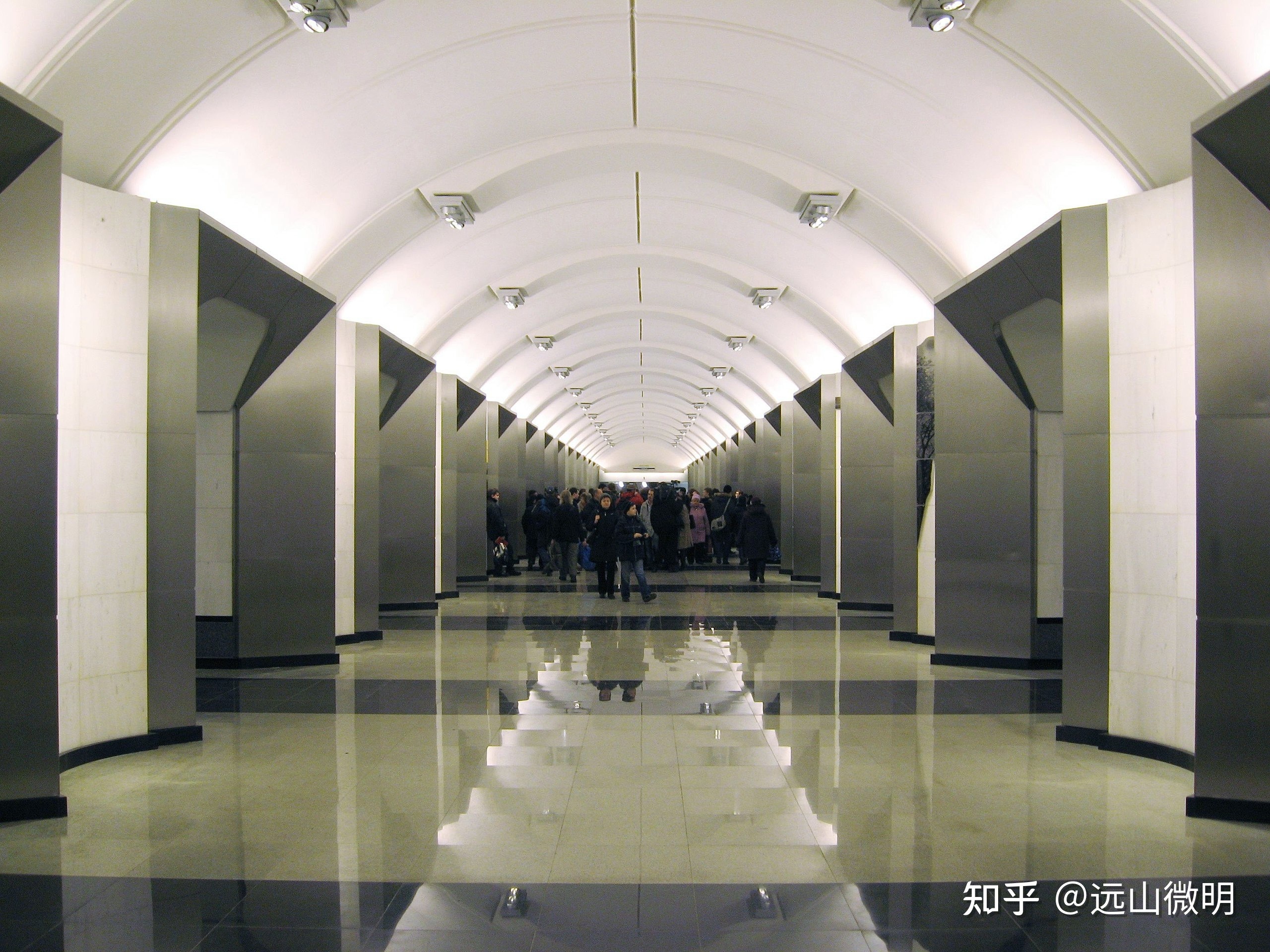 旅途中你曾拍下过哪些有意思的地铁、公交、火车站？200 / 作者:love清晨叶 / 帖子ID:96925