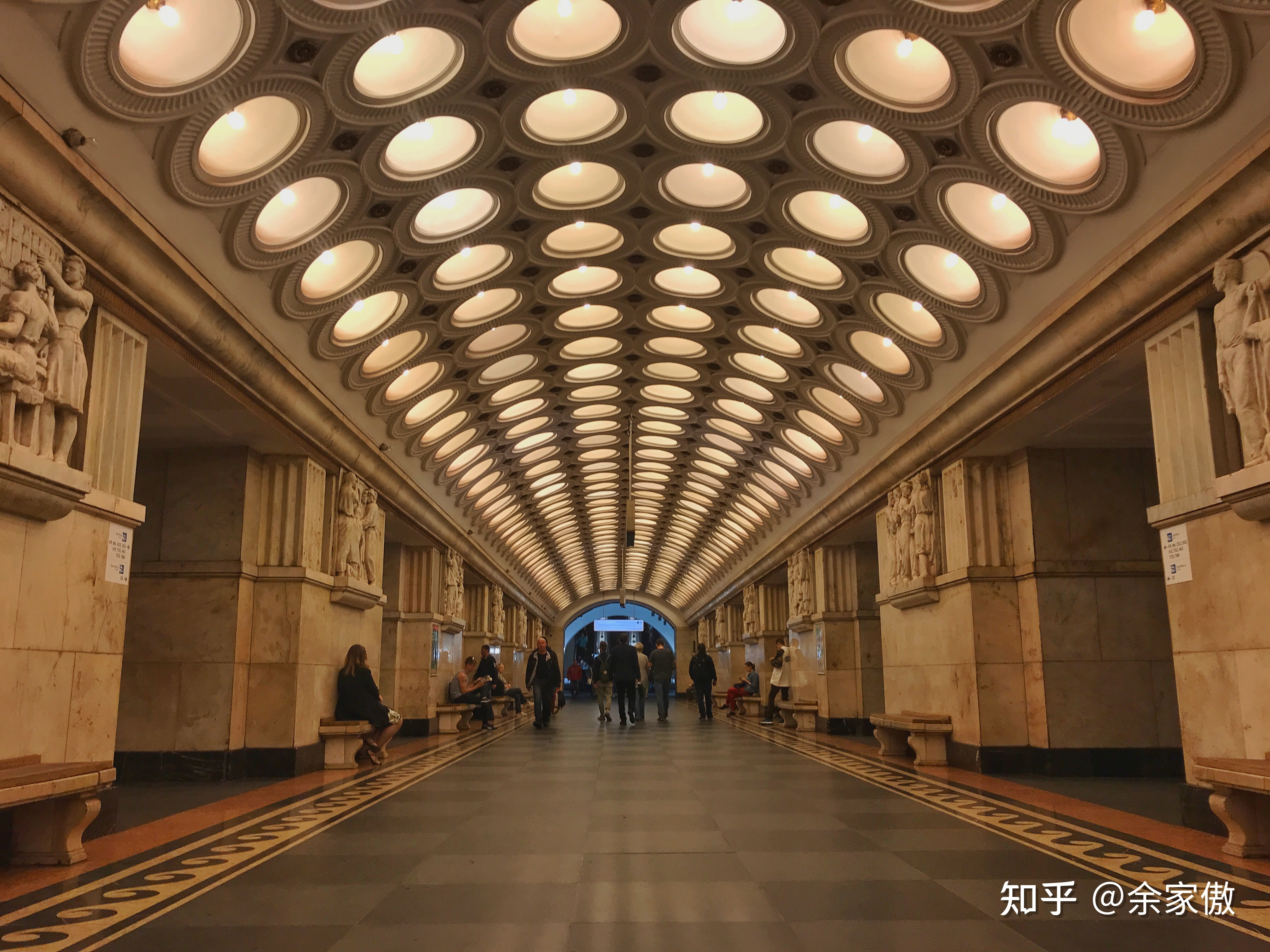 旅途中你曾拍下过哪些有意思的地铁、公交、火车站？844 / 作者:了看允侥 / 帖子ID:96925