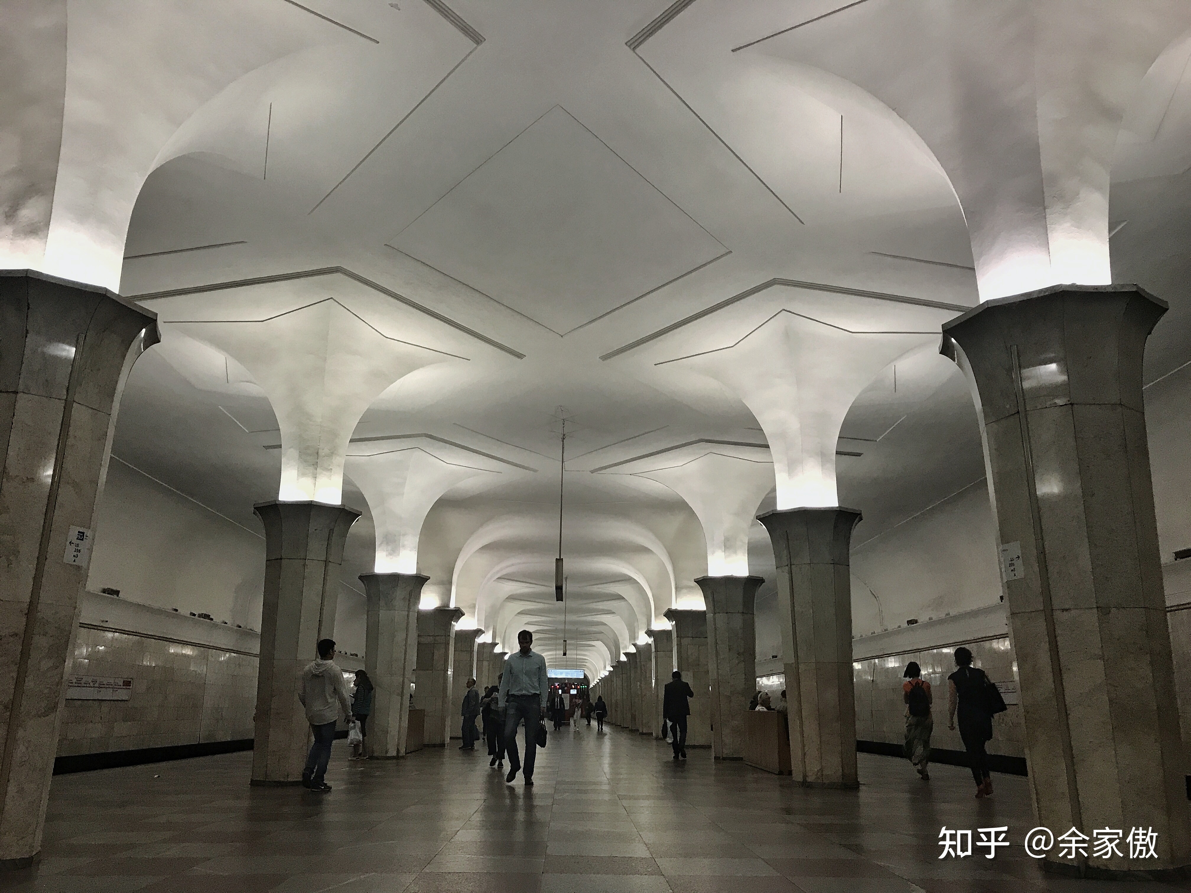 旅途中你曾拍下过哪些有意思的地铁、公交、火车站？521 / 作者:了看允侥 / 帖子ID:96925